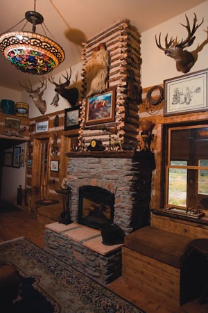 At the heart of the Mitchell home is a large great room, filled with tokens of the American West. The latilla-log chimney was inspired by a similar one shown in a scene from the Western film Will Penny, starring Charlton Heston