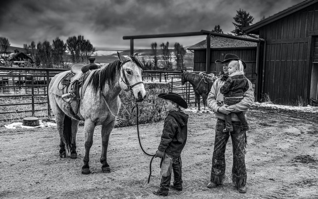 Photo of a Wagonhound cowboy with two kids and a horse taken by Anouk Krantz