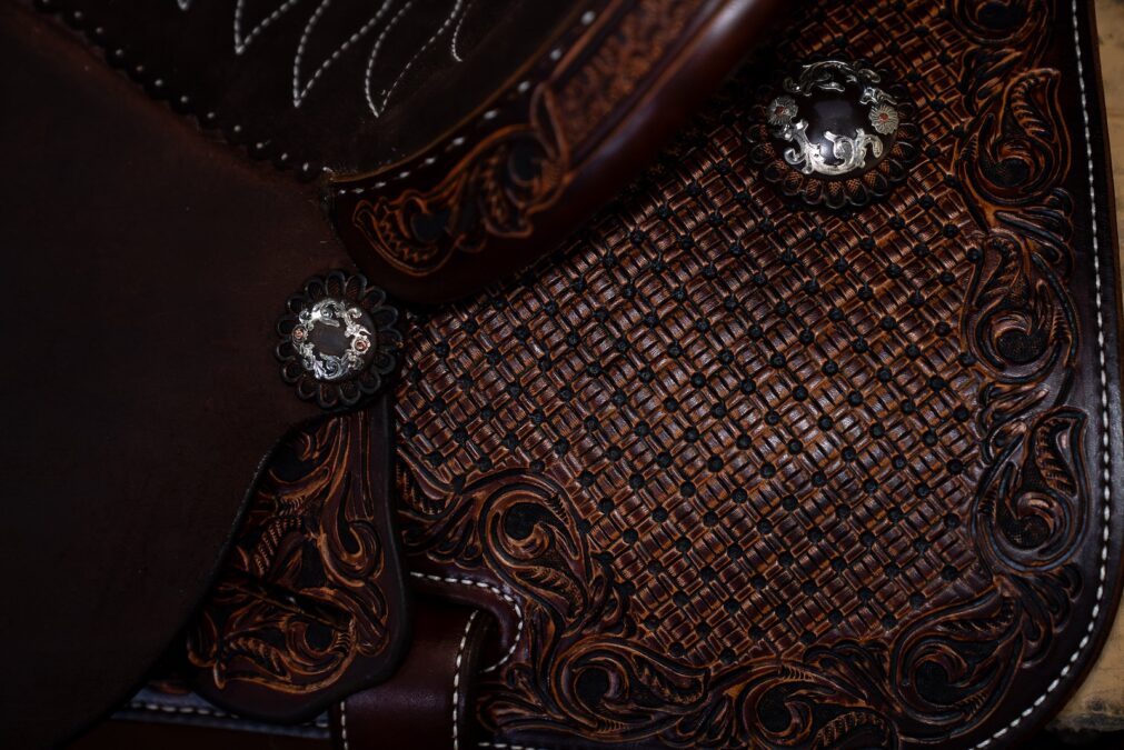 Detailing on saddle seat