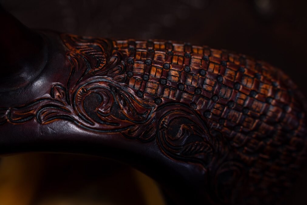 Detailing on saddle tree