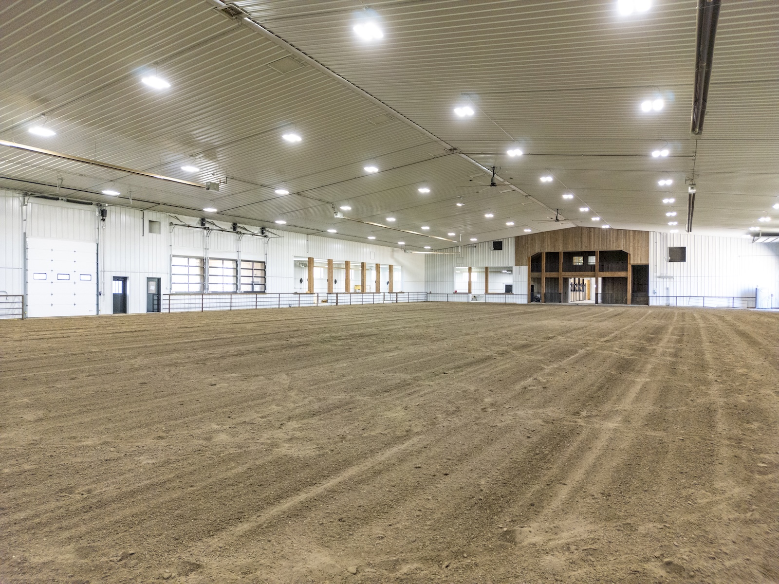 New Horse Facility for a Montana Ranch Combines Aesthetic Appeal With ...